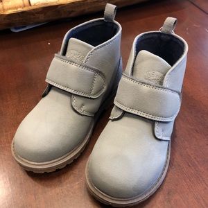 OshKosh Toddler Size 8 grey boots